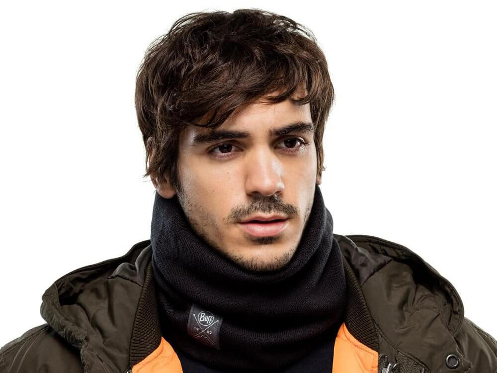 Studio photo showing a man wearing a warm winter jacket and a Buff® Neo Knitted & Polar Neckwarmer. Source: buff.eu
