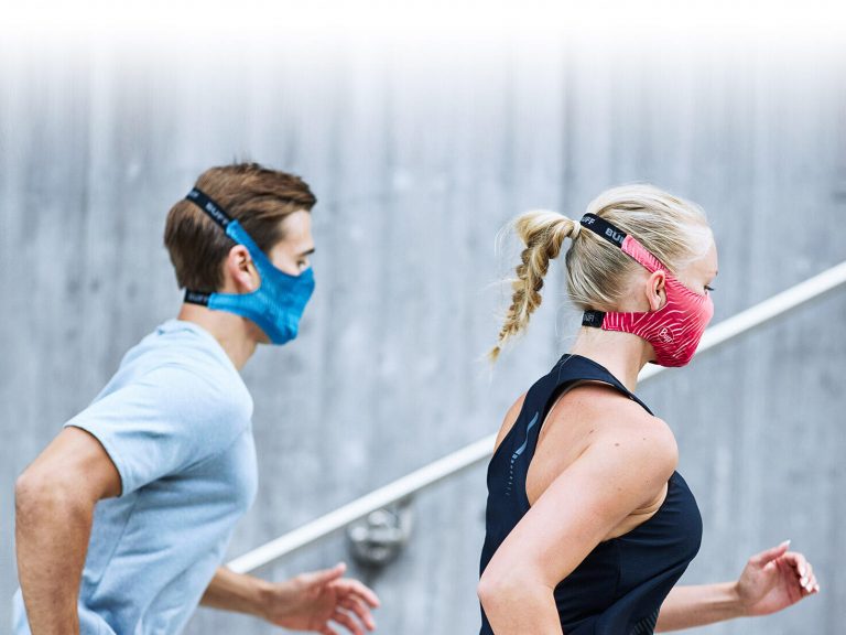 A couple running that are both wearing the new BUFF® filter face masks. Source: buff.eu