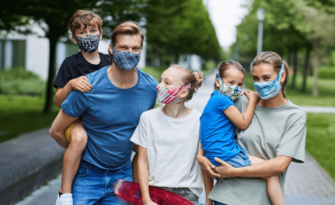 A photo showing a family with 3 children of different age all wearing a BUFF® Filter Mask. Source: buff.eu