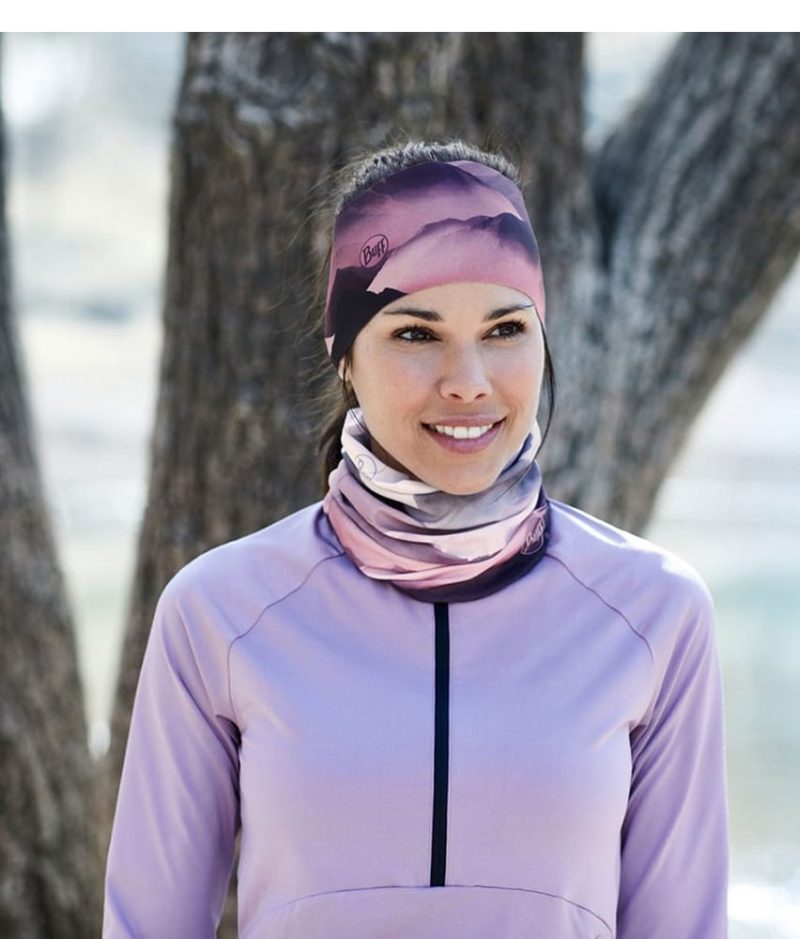 Winter photo of a Woman wearing the BUFF® Original Multifunctional Headwear Design “Serra Mauve” as a scarf. Source: buff.eu