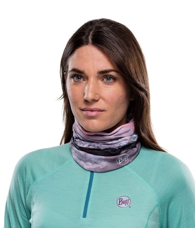 Studio photo of a Woman wearing the BUFF® Original Multifunctional Headwear Design “Serra Mauve” as a scarf. Source: buff.eu